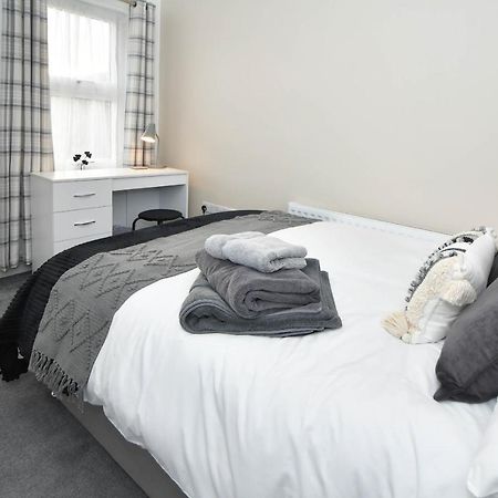 Find A Spacious And Stylish Escape In The City Centre At Sturgess House, Perfect For Longer Stays! Stoke-on-Trent Exterior foto