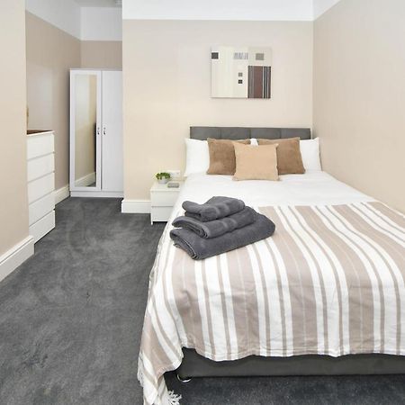 Find A Spacious And Stylish Escape In The City Centre At Sturgess House, Perfect For Longer Stays! Stoke-on-Trent Exterior foto
