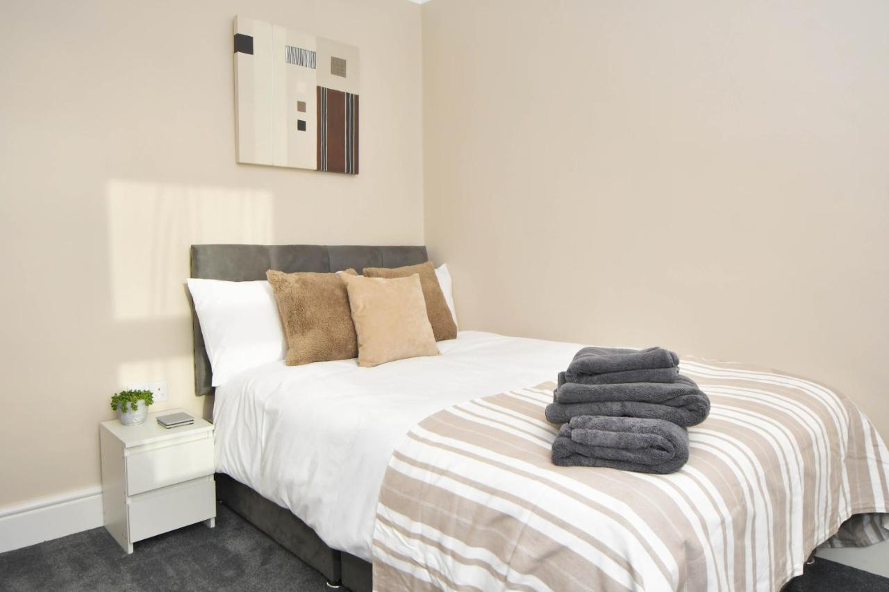 Find A Spacious And Stylish Escape In The City Centre At Sturgess House, Perfect For Longer Stays! Stoke-on-Trent Exterior foto