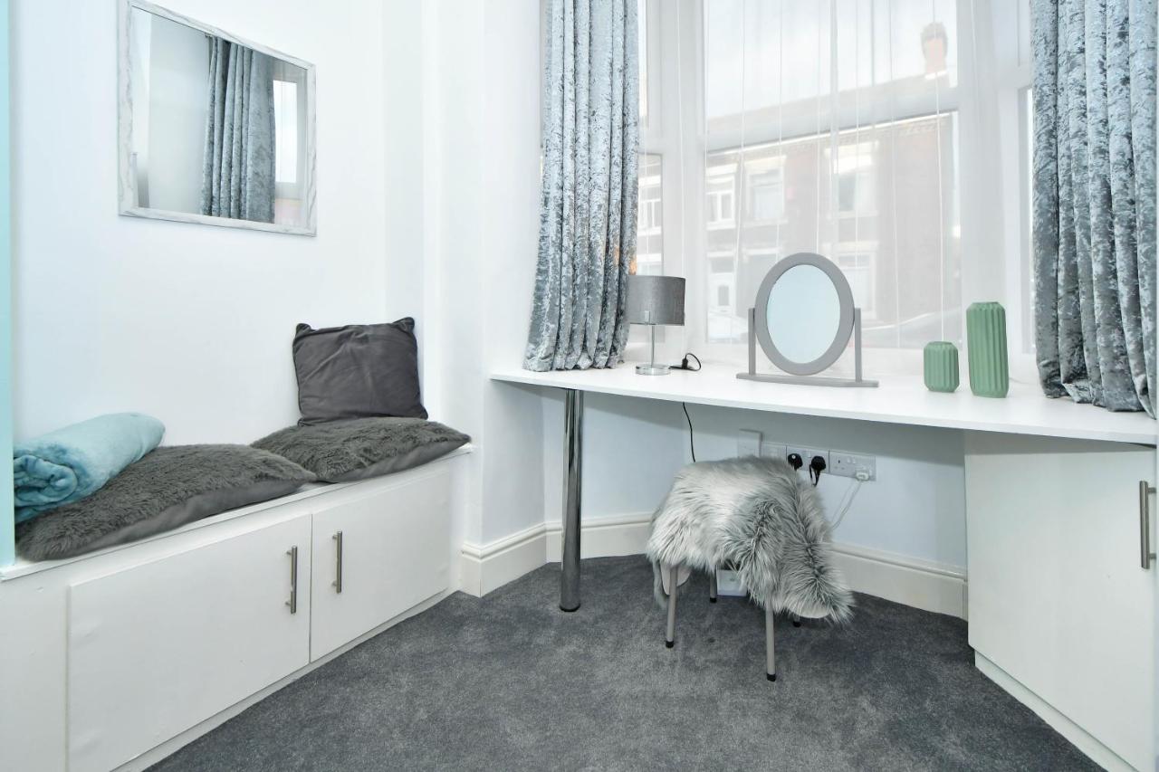 Find A Spacious And Stylish Escape In The City Centre At Sturgess House, Perfect For Longer Stays! Stoke-on-Trent Exterior foto