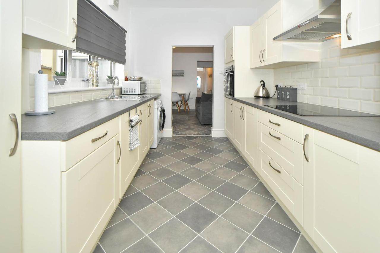 Find A Spacious And Stylish Escape In The City Centre At Sturgess House, Perfect For Longer Stays! Stoke-on-Trent Exterior foto