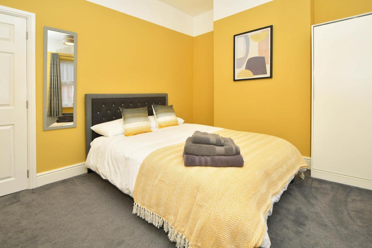 Find A Spacious And Stylish Escape In The City Centre At Sturgess House, Perfect For Longer Stays! Stoke-on-Trent Exterior foto