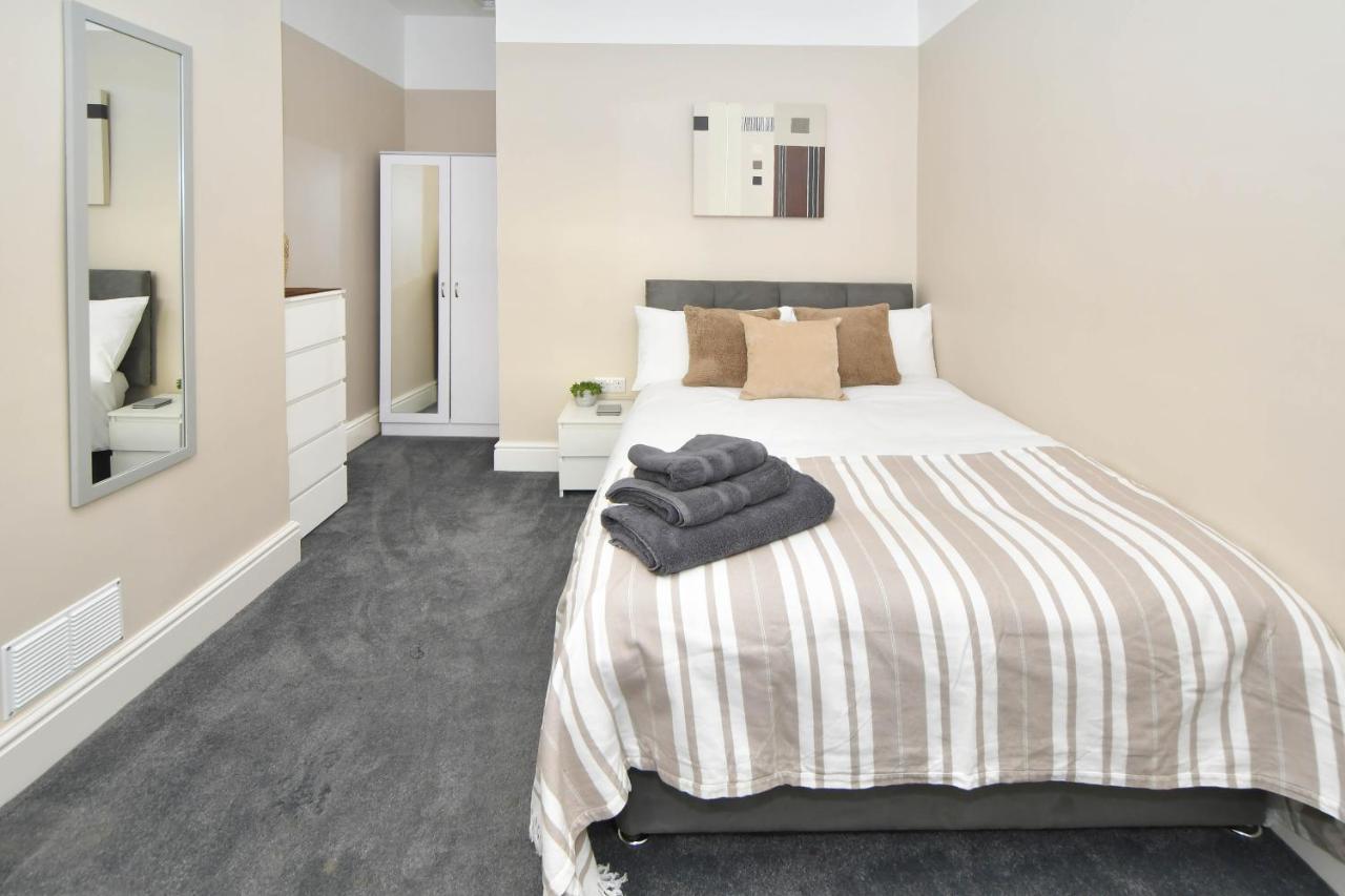 Find A Spacious And Stylish Escape In The City Centre At Sturgess House, Perfect For Longer Stays! Stoke-on-Trent Exterior foto