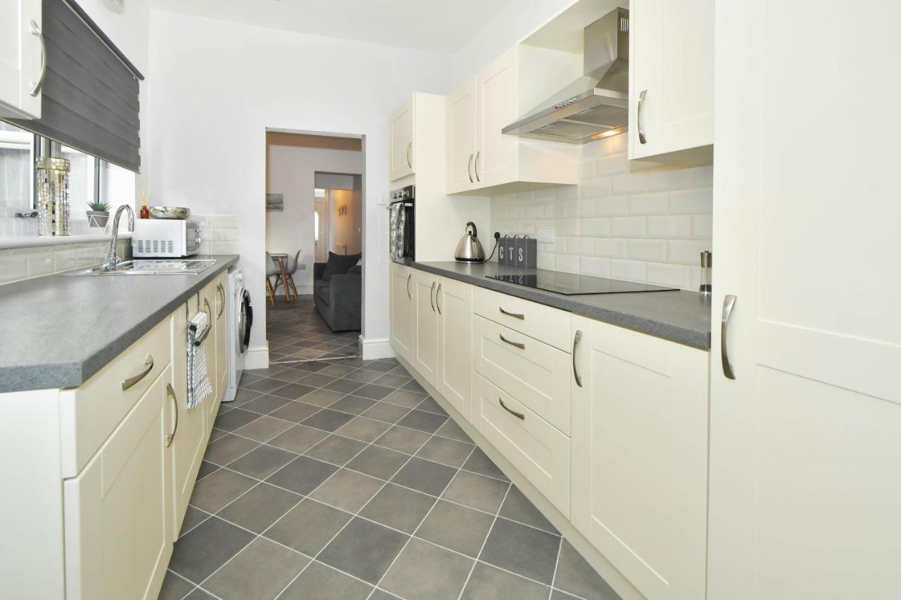 Find A Spacious And Stylish Escape In The City Centre At Sturgess House, Perfect For Longer Stays! Stoke-on-Trent Exterior foto