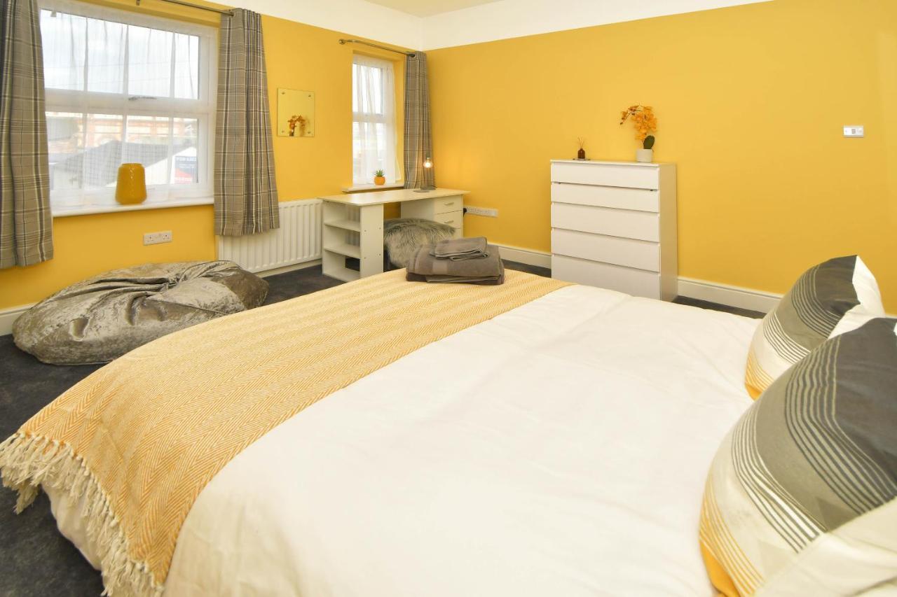 Find A Spacious And Stylish Escape In The City Centre At Sturgess House, Perfect For Longer Stays! Stoke-on-Trent Exterior foto