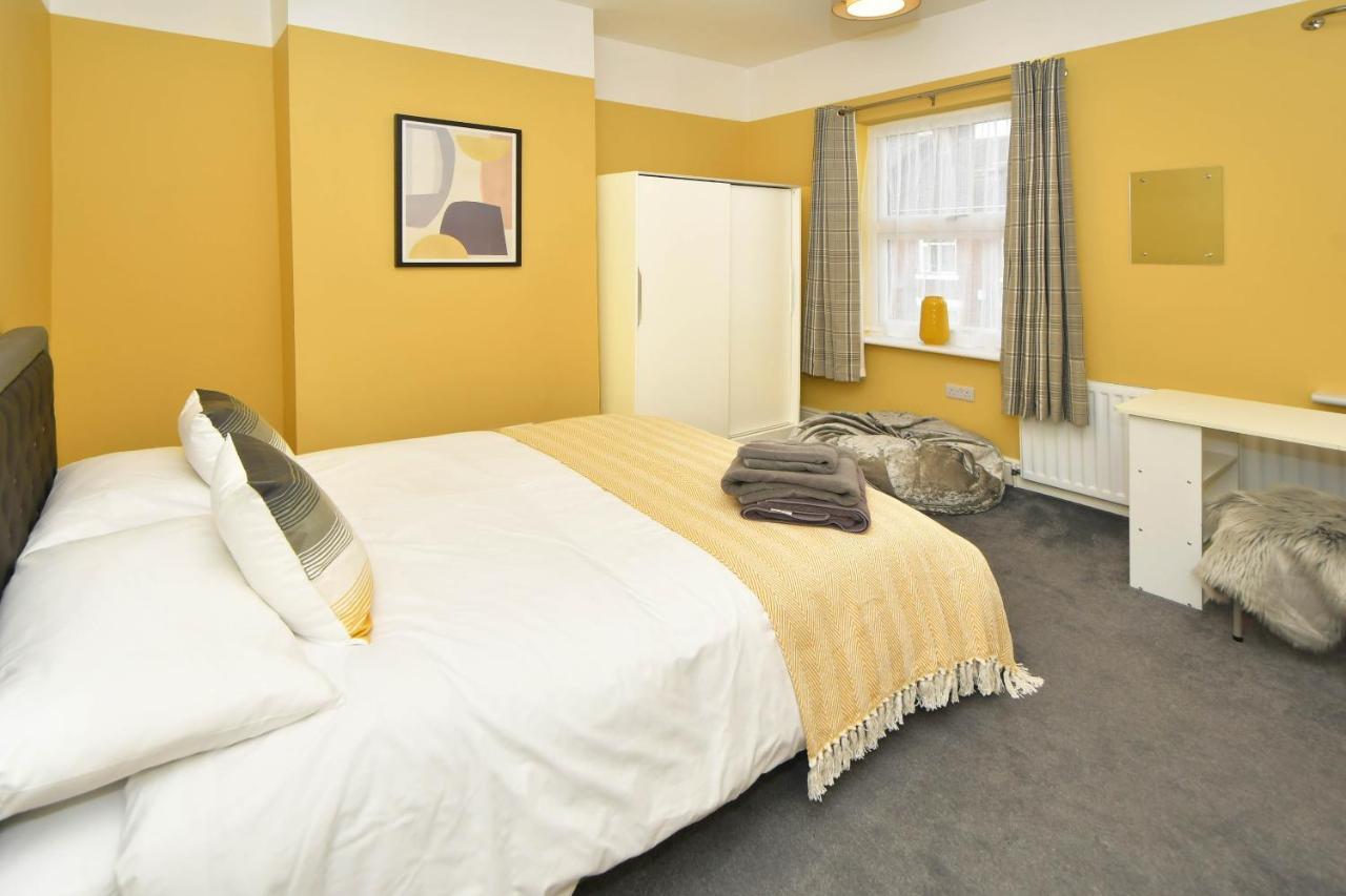 Find A Spacious And Stylish Escape In The City Centre At Sturgess House, Perfect For Longer Stays! Stoke-on-Trent Exterior foto